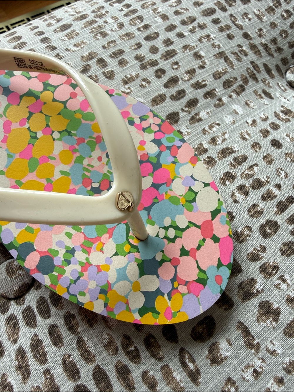 New! Kate Spade Confetti Flip Flops with Cream Straps - Picture 5 of 5